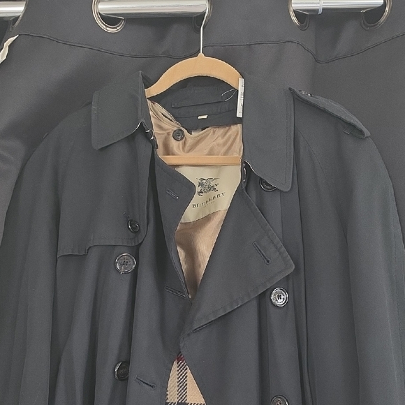 Burberry Black Trench Coat with Classic Check Lining